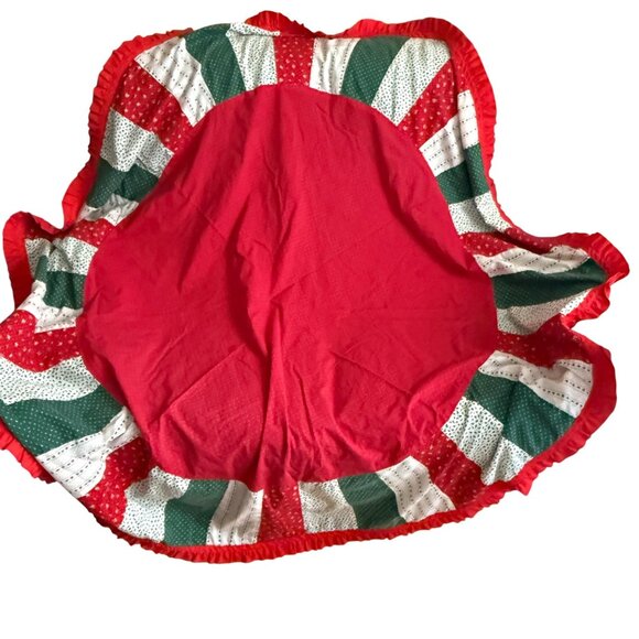 Vintage Quilted Christmas Tablecloth Patchwork Red & Green With Ruffle Edge 65 I - Picture 1 of 4